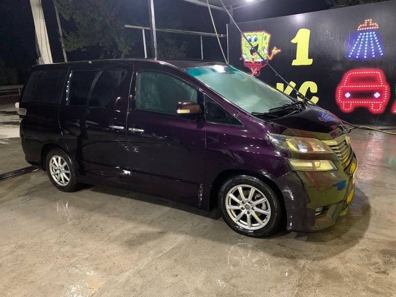 Toyota Alphard 2010