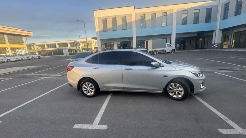 Chevrolet Onix 2023 — 3