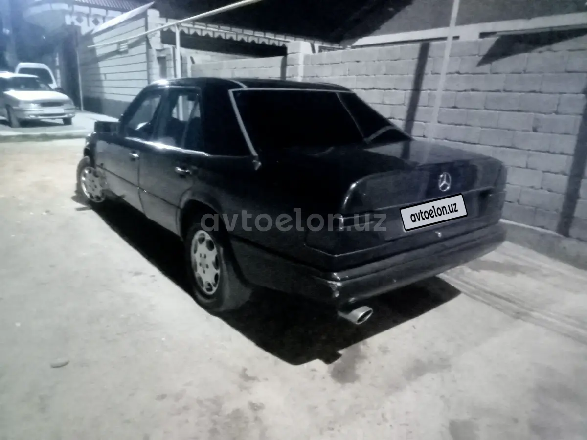 Mercedes-Benz E 230 null