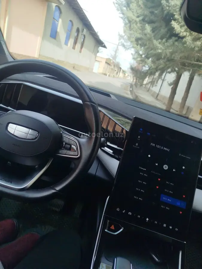 Geely Monjaro null — 3