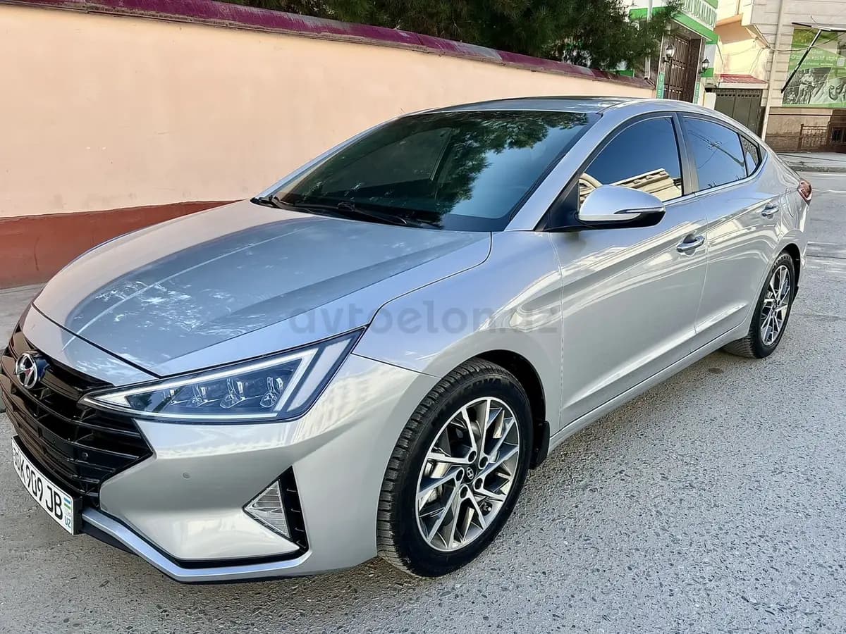 Hyundai Elantra null