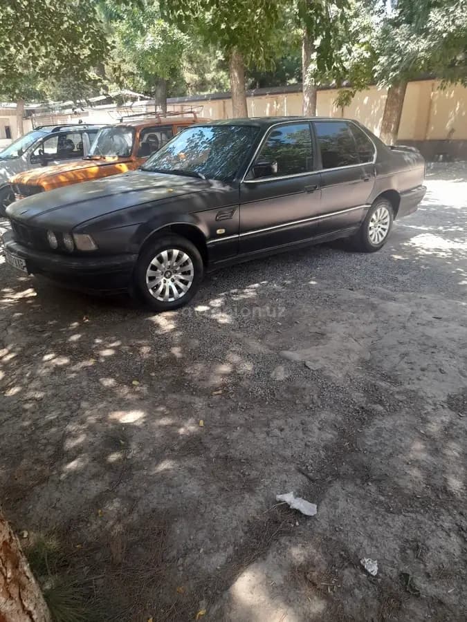BMW 735 1990